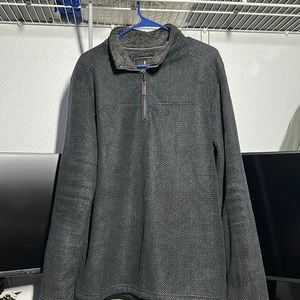 London fog crewneck sweater. Size large and is in great condition, barely worn.